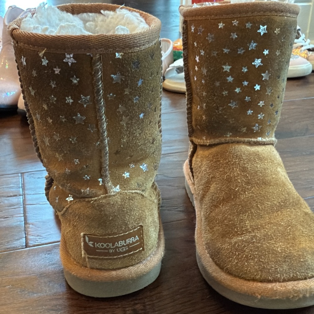 Koolaburra by UGG Tan Boots with Silver Stars